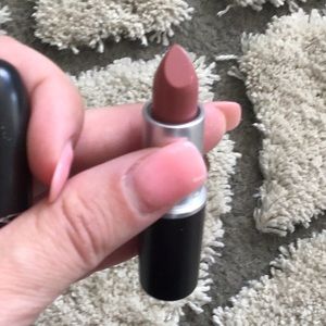 MAC Cosmetics Makeup - MAC Matte Lipstick: Velvet Teddy MAC Cosmetics Makeup - MAC Matte Lipstick: Velvet Teddy